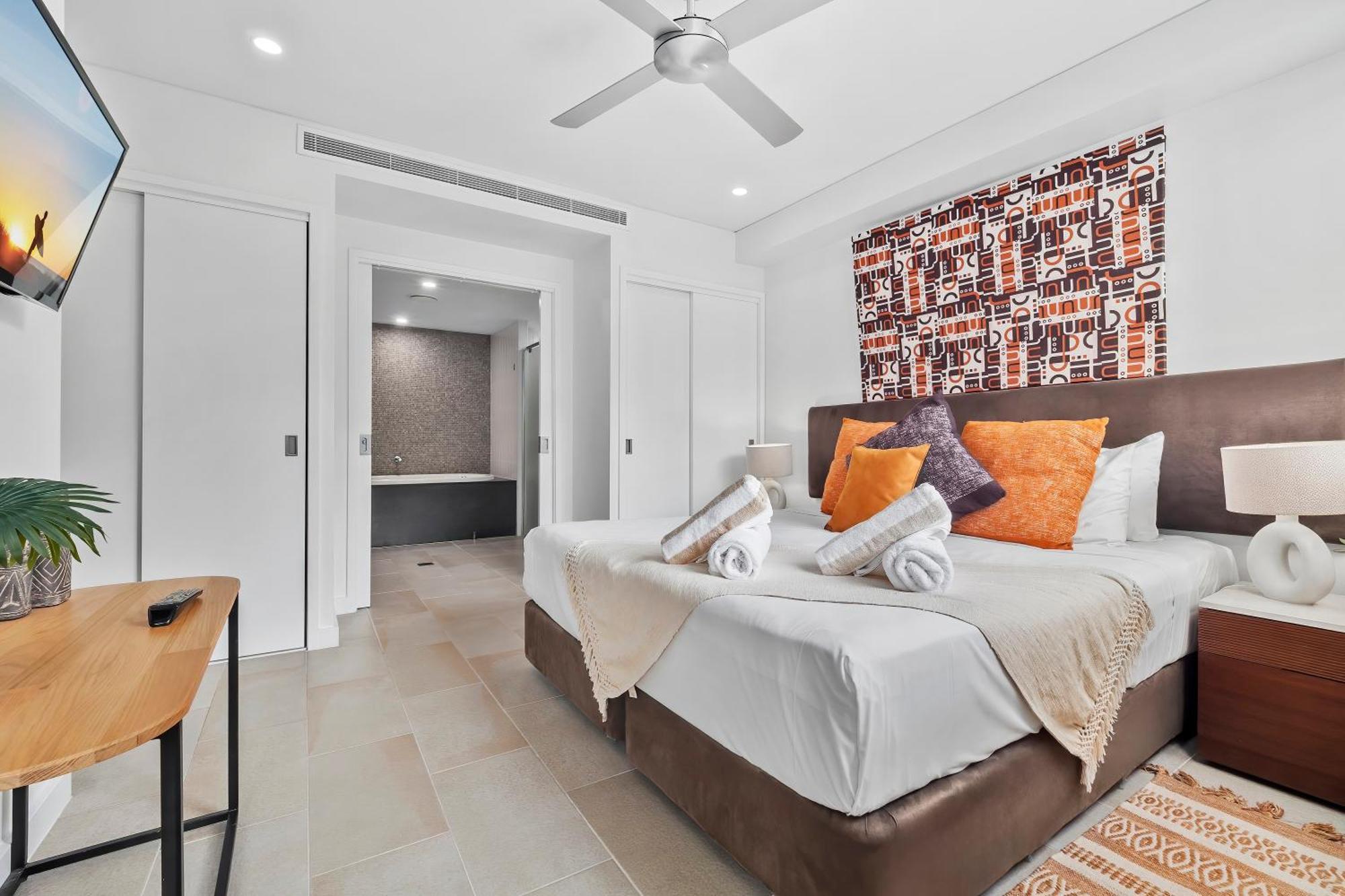 Private Apartments In The Temple Beachfront Resort Palm Cove Phòng bức ảnh