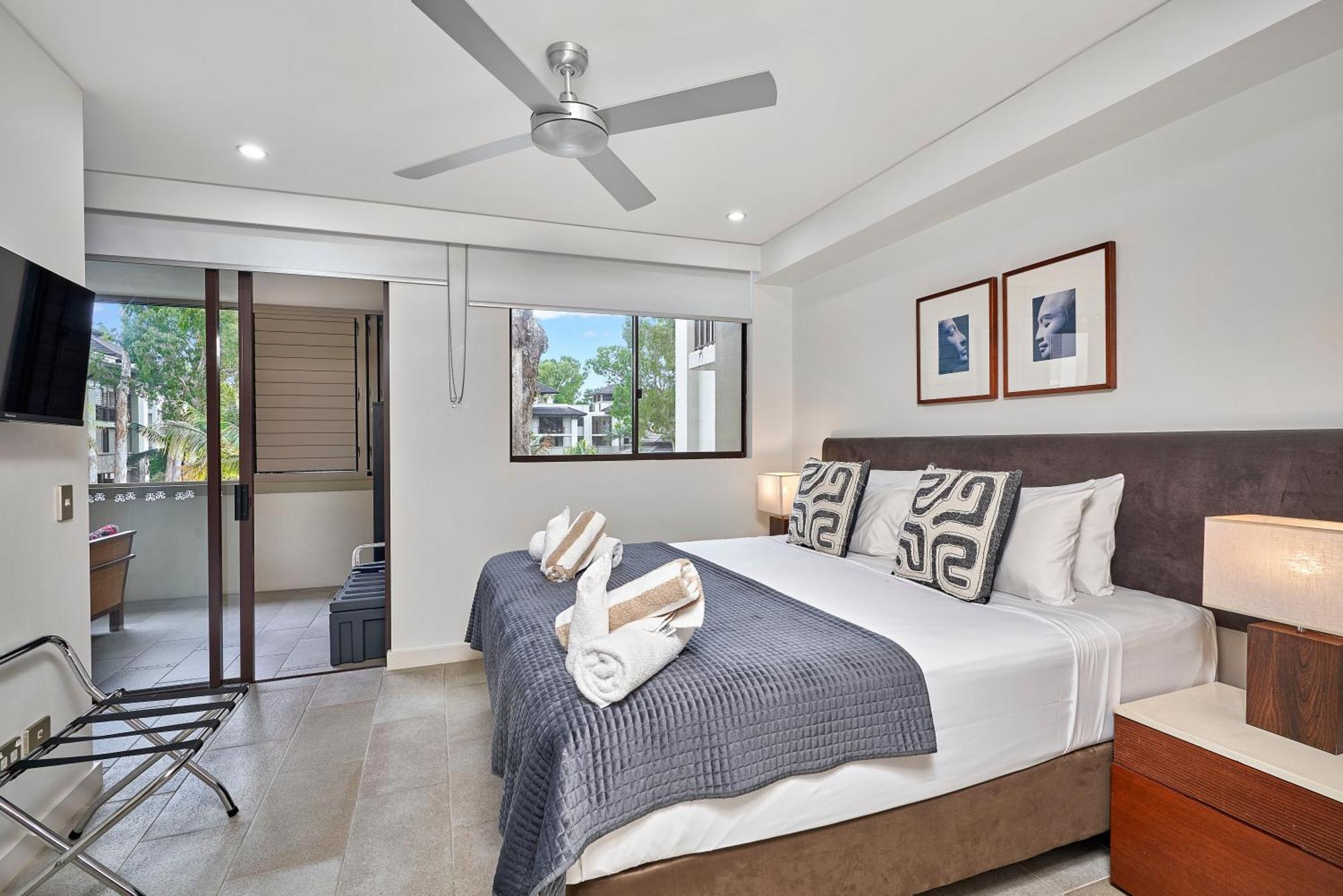 Private Apartments In The Temple Beachfront Resort Palm Cove Phòng bức ảnh