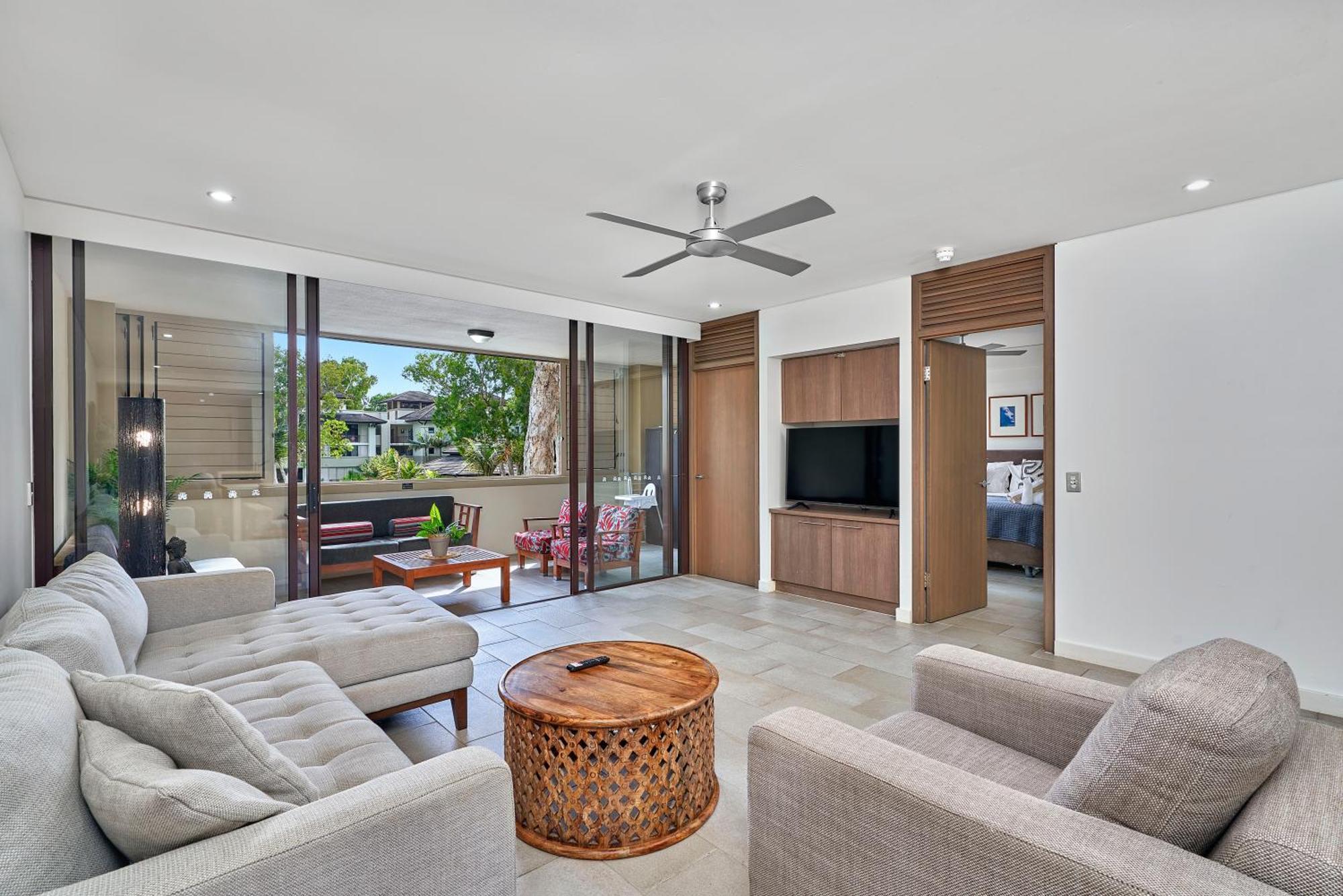 Private Apartments In The Temple Beachfront Resort Palm Cove Phòng bức ảnh