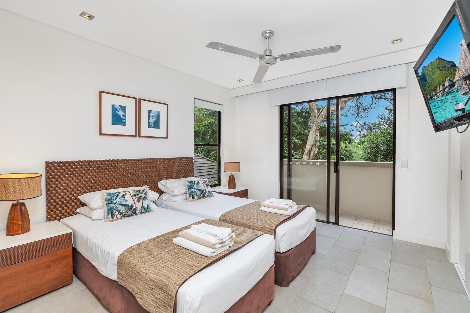 Private Apartments In The Temple Beachfront Resort Palm Cove Phòng bức ảnh