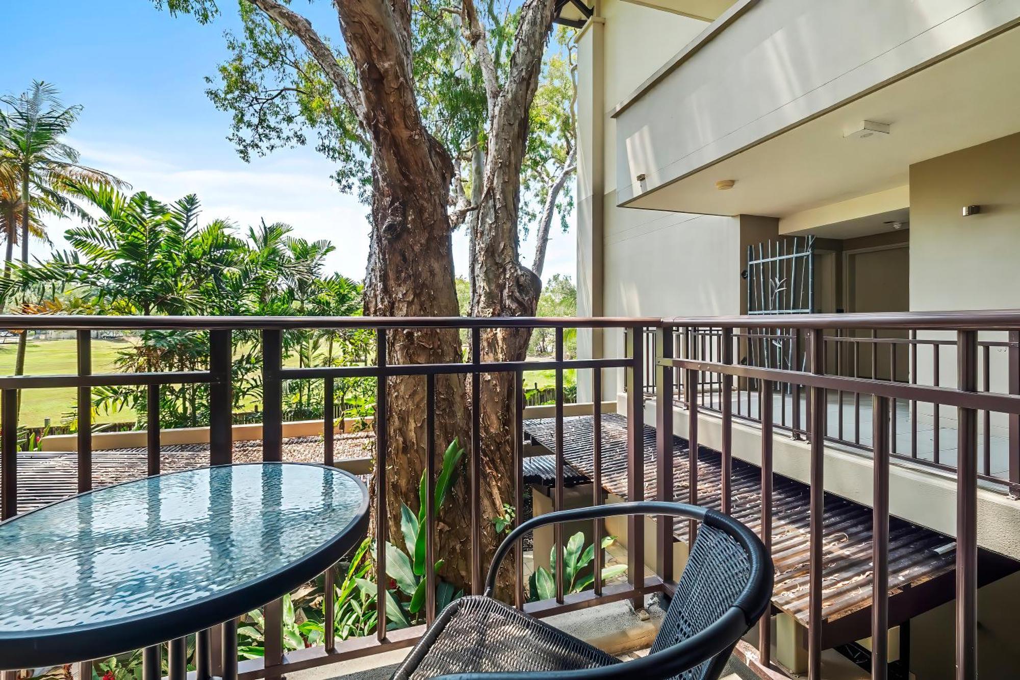 Private Apartments In The Temple Beachfront Resort Palm Cove Phòng bức ảnh