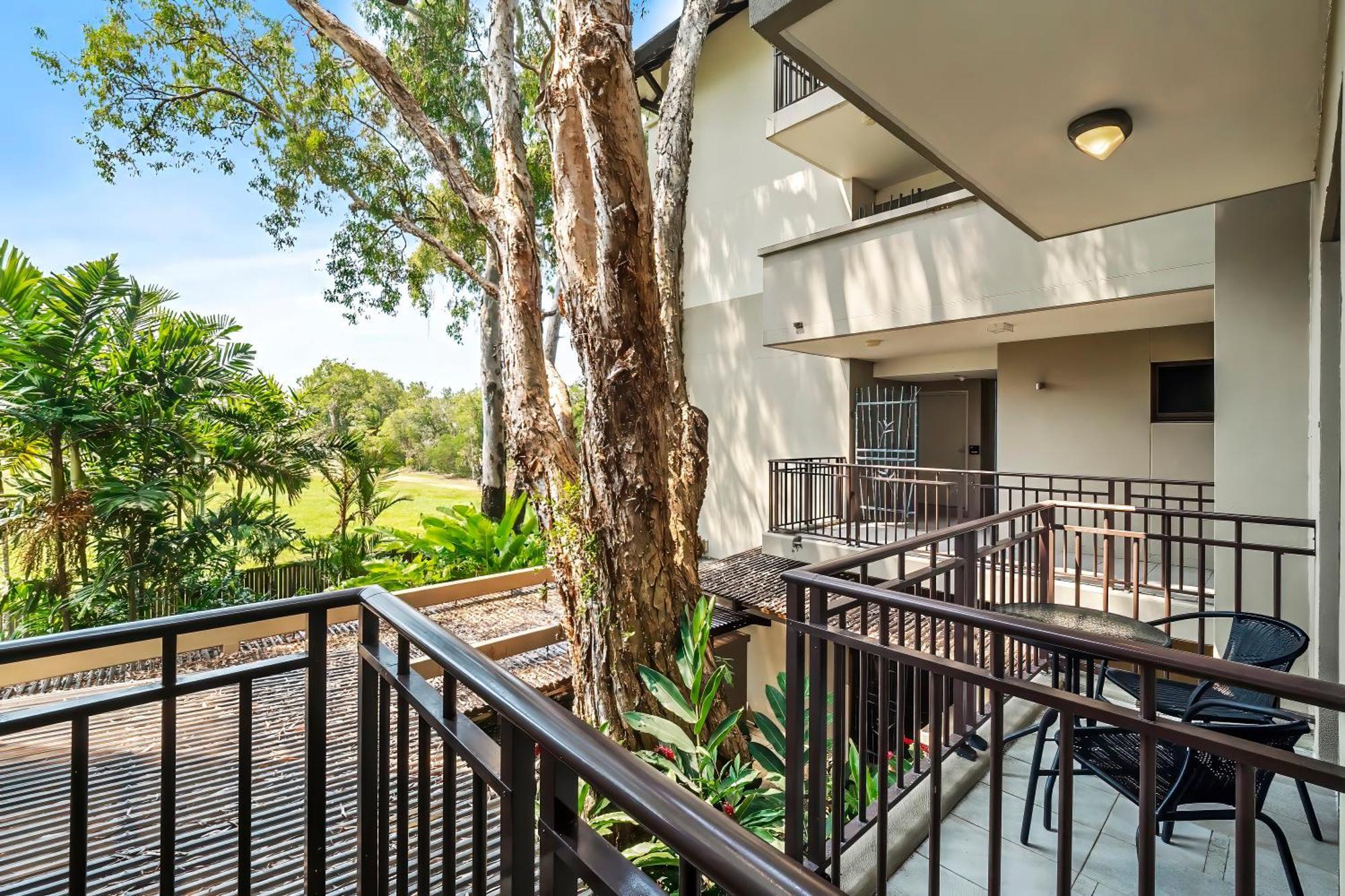 Private Apartments In The Temple Beachfront Resort Palm Cove Phòng bức ảnh