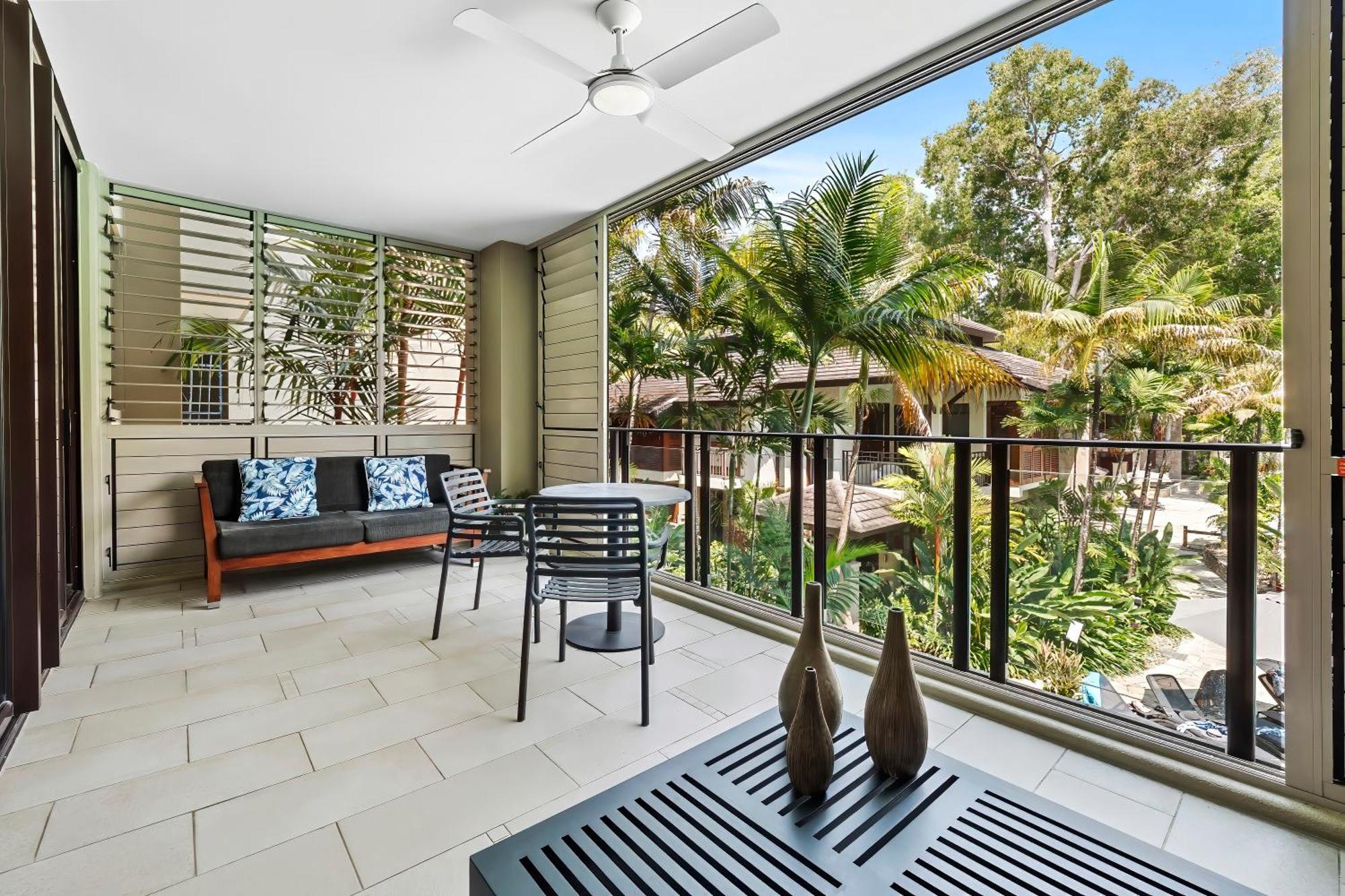 Private Apartments In The Temple Beachfront Resort Palm Cove Phòng bức ảnh