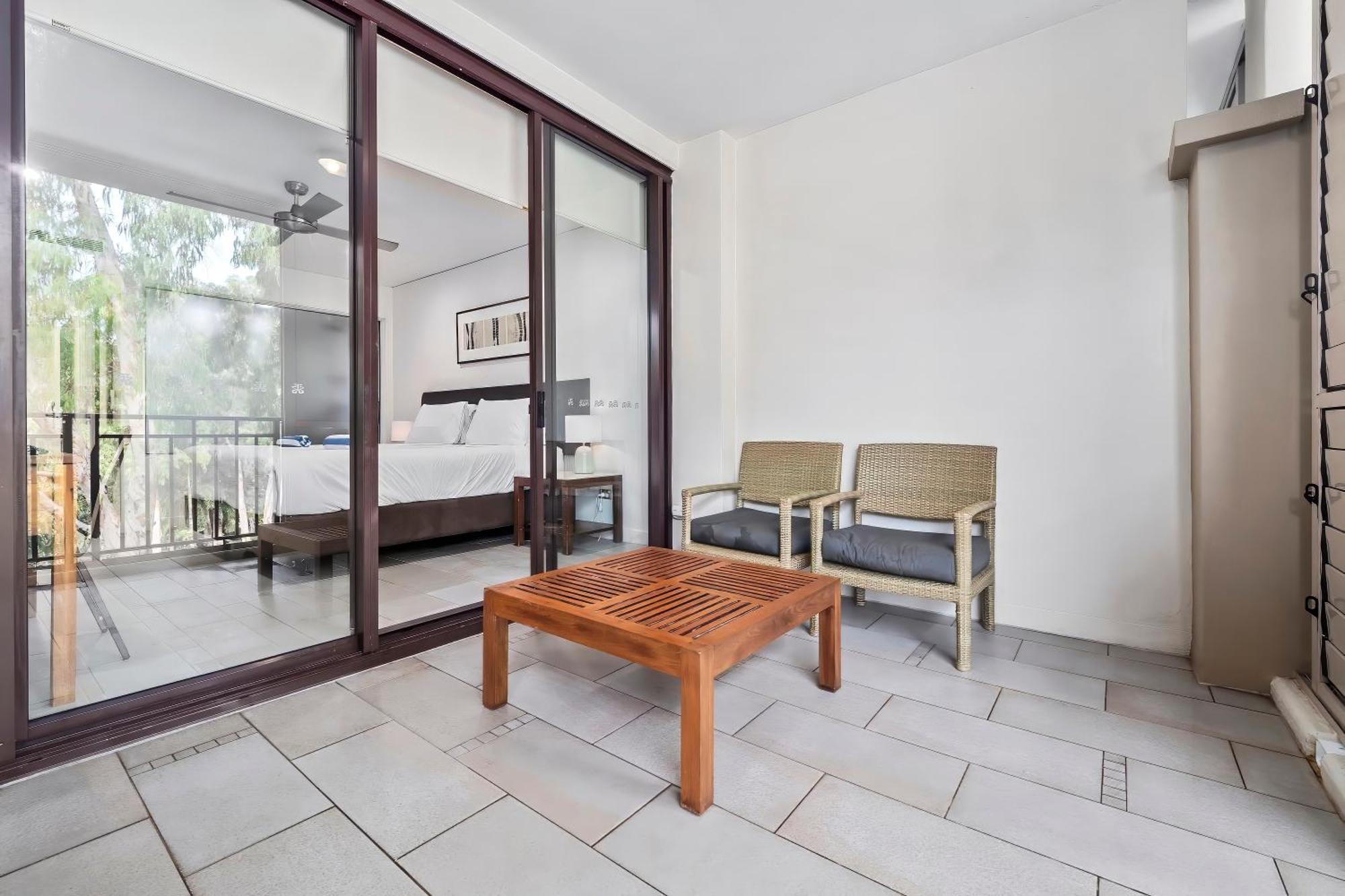 Private Apartments In The Temple Beachfront Resort Palm Cove Phòng bức ảnh