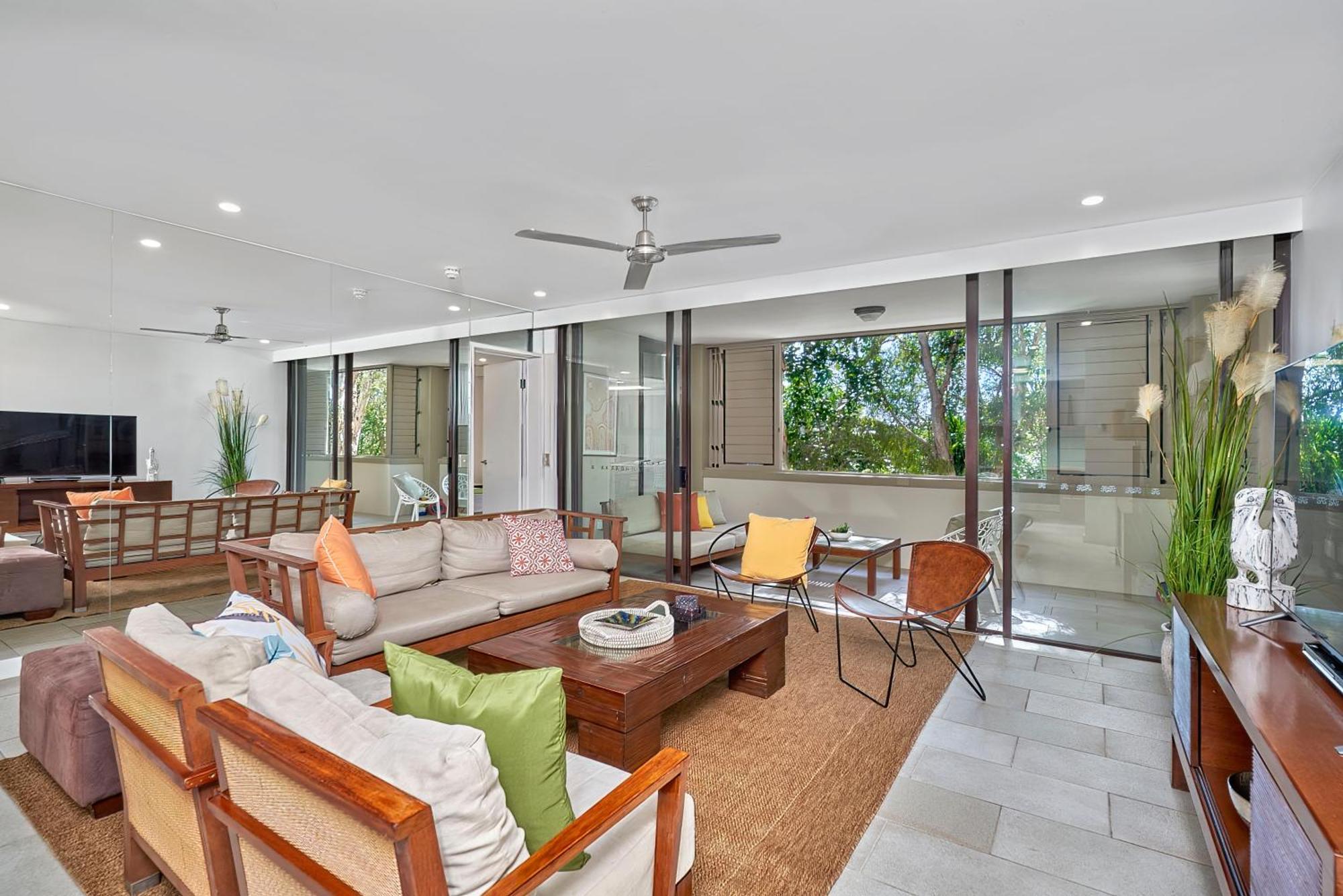 Private Apartments In The Temple Beachfront Resort Palm Cove Phòng bức ảnh
