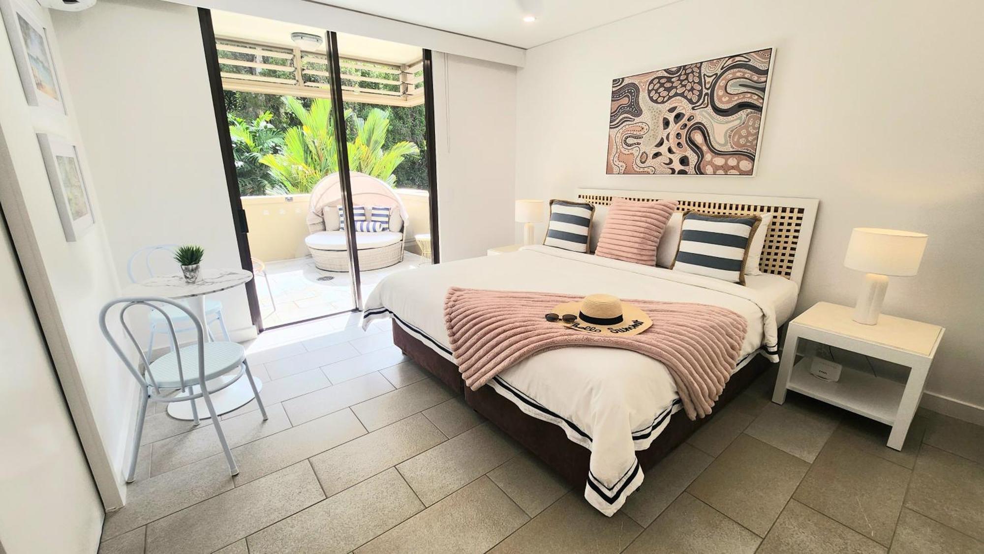 Private Apartments In The Temple Beachfront Resort Palm Cove Phòng bức ảnh